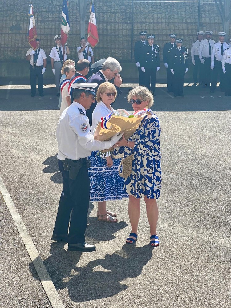 Photo 1 - Cérémonie en l'honneur des policiers morts en service