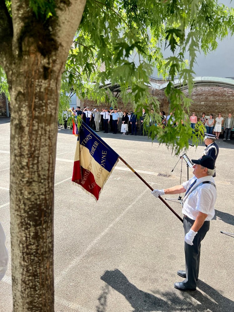 Photo 4 - Cérémonie en l'honneur des policiers morts en service