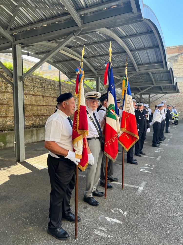 Photo 5 - Cérémonie en l'honneur des policiers morts en service