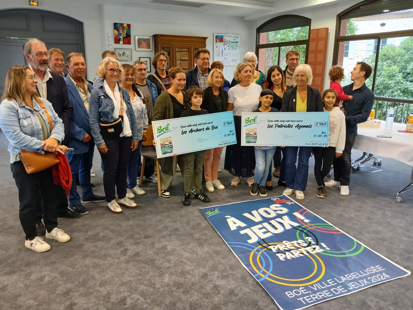 Remise de chèques dans le cadre du challenge solidaire